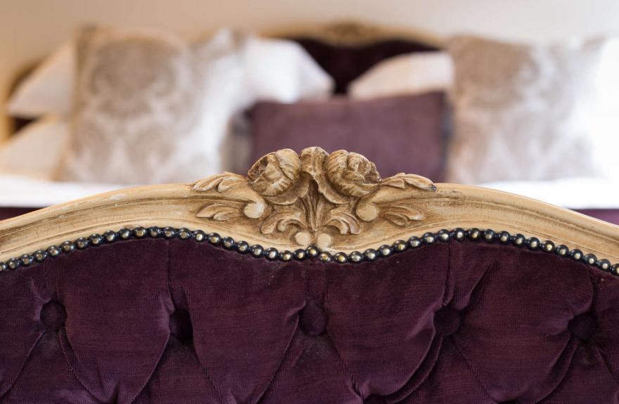 La Parisienne bed detail